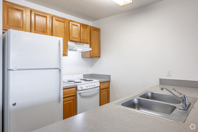 1BD, 1BA - 846SF - Kitchen - Lynden Parke