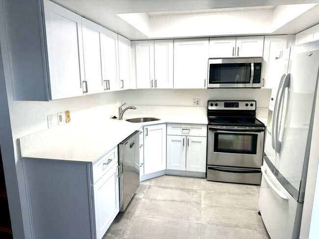 Building Photo - 3930 Village Dr