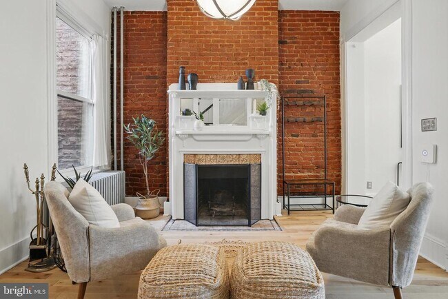 Building Photo - 136 R St NE