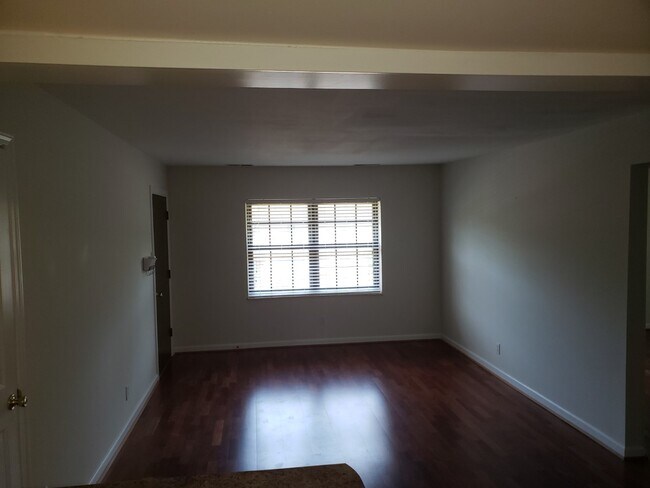 Foto del edificio - 461 S Clay Ave