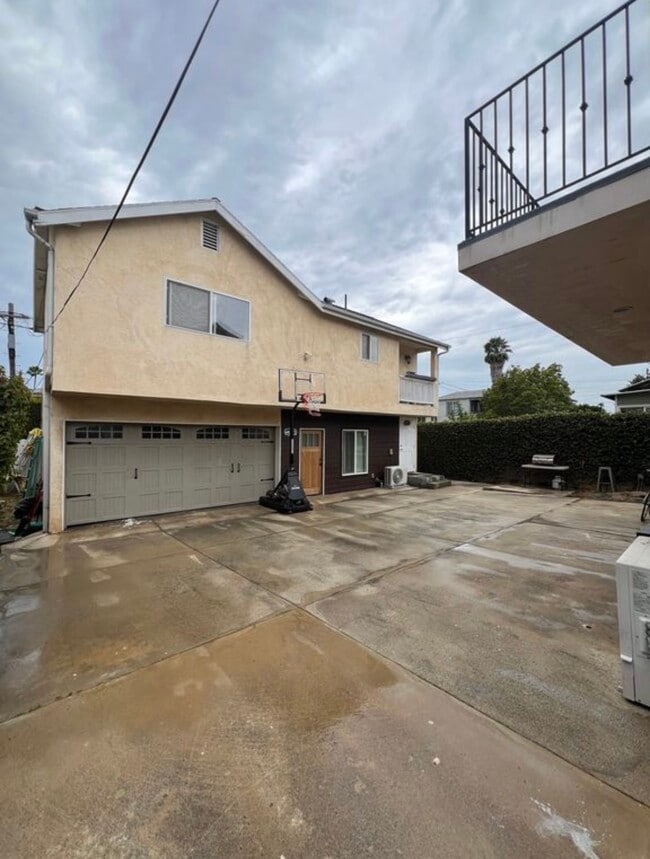 Building Photo - 4412 Russell Ave