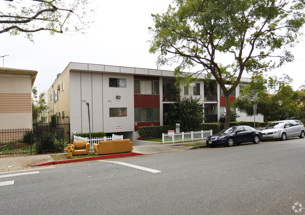 Primary Photo - 1202 N Fuller Ave