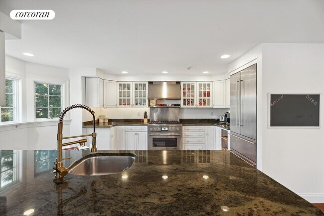 Foto del edificio - 215 Windmill Ln