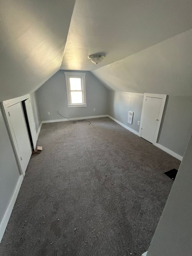 Building Photo - Welcome to your new home! This delightful ...
