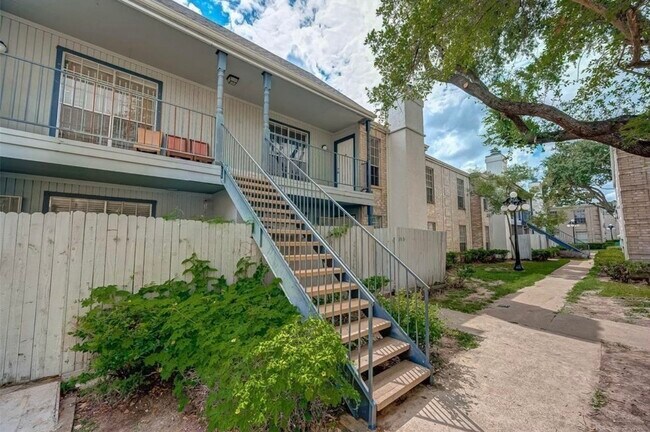 Foto del edificio - 6606 De Moss Dr