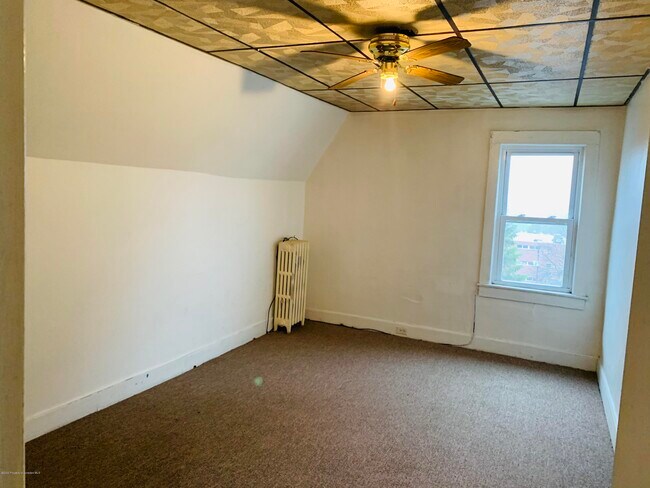 Building Photo - 920 S Webster Ave