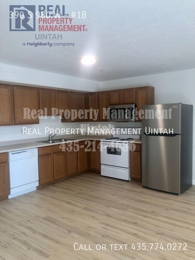 Building Photo - 2 Bed 2 Bath 1st Floor Apartment Central L...