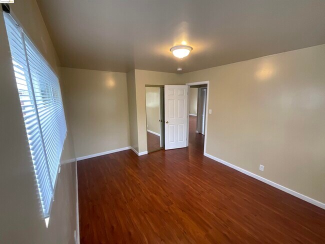 Building Photo - 133 Catron Dr