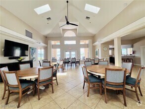 Building Photo - 3250 W Crown Pointe Blvd