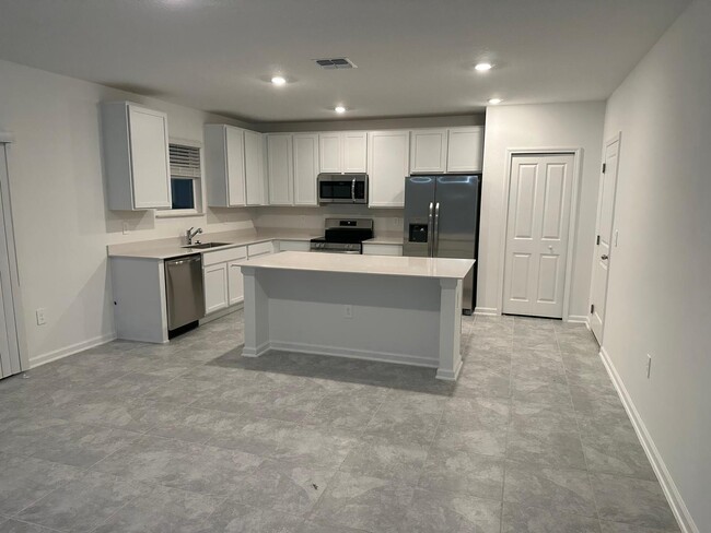 Foto del edificio - NEW Home For Lease  -4 Bed /2.5 Bath  Knig...