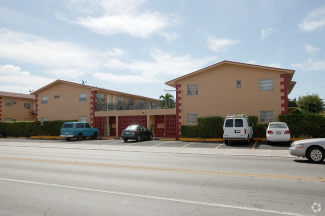 Back light Photo - 940-990 W 29th St - Fortune at Hialeah