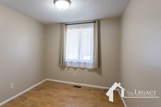 Building Photo - 3171 Herrington Dr