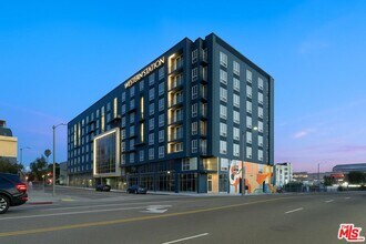 Building Photo - 800 S Western Ave