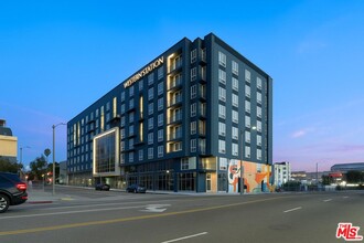 Building Photo - 800 S Western Ave