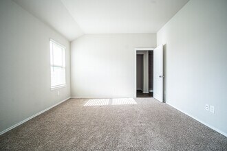 Building Photo - 5234 Greenwood Smt Trl