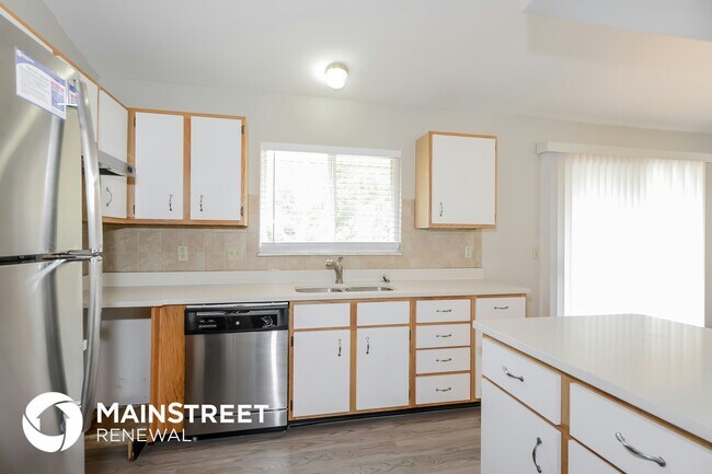 Foto del edificio - 14375 Jamestown Bay Dr