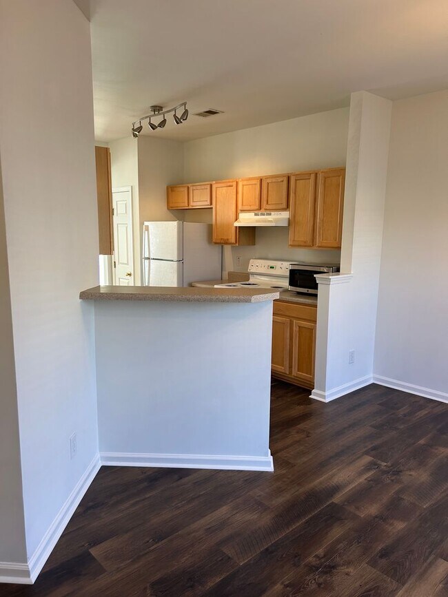 Foto del edificio - Greer, 2BD/2.5BA, 1476SF