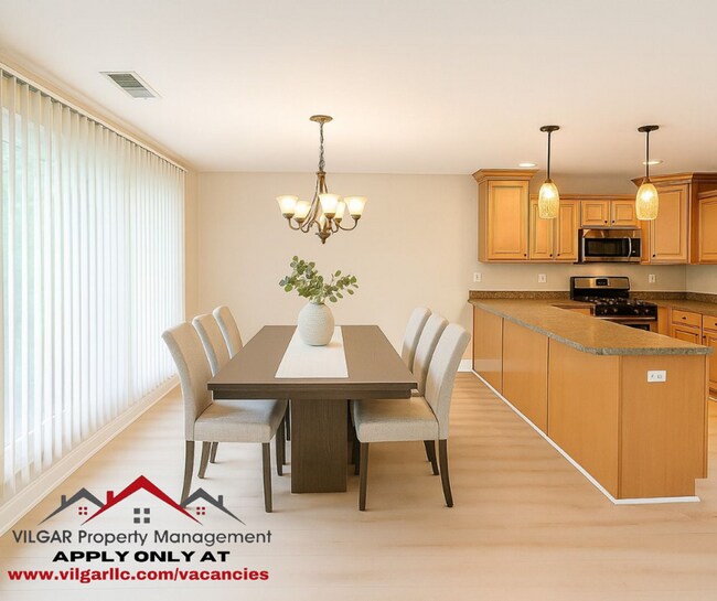 Foto del edificio - New & Updated! 2BR/2BA w/ Fireplace, Garag...