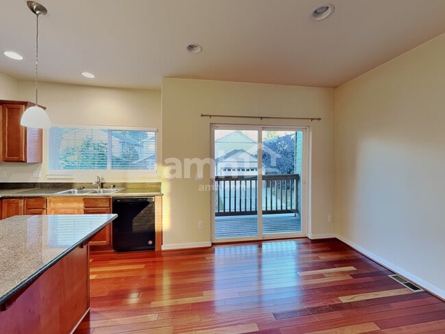 Building Photo - 7341 Rainier Dr