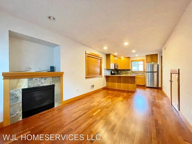 Building Photo - 2 br, 1.5 bath House - 6516 34th Ave NE Un...