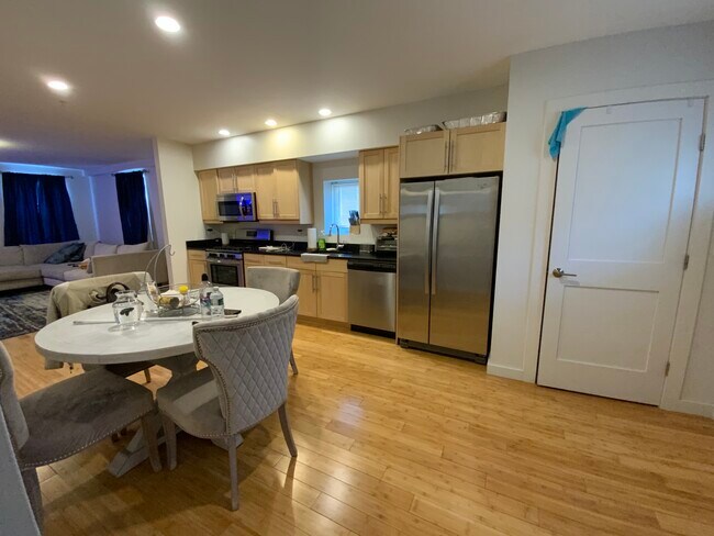 Kitchen - 1261 N Main St