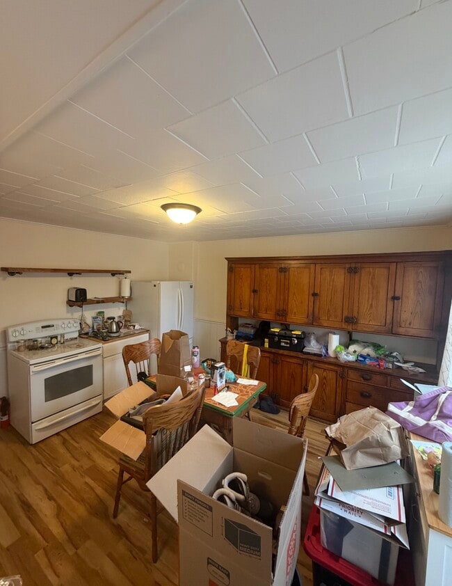 Building Photo - 52 Everett St