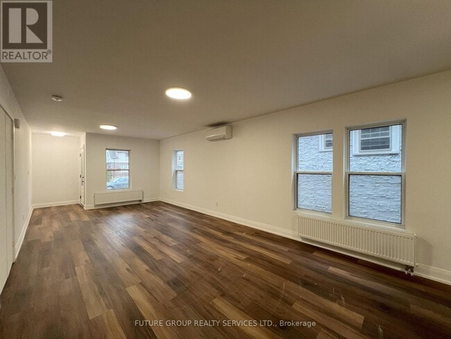 Photo du bâtiment - 4876 Simcoe St