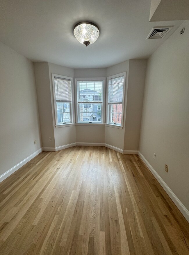 Foto del edificio - 393 W Broadway