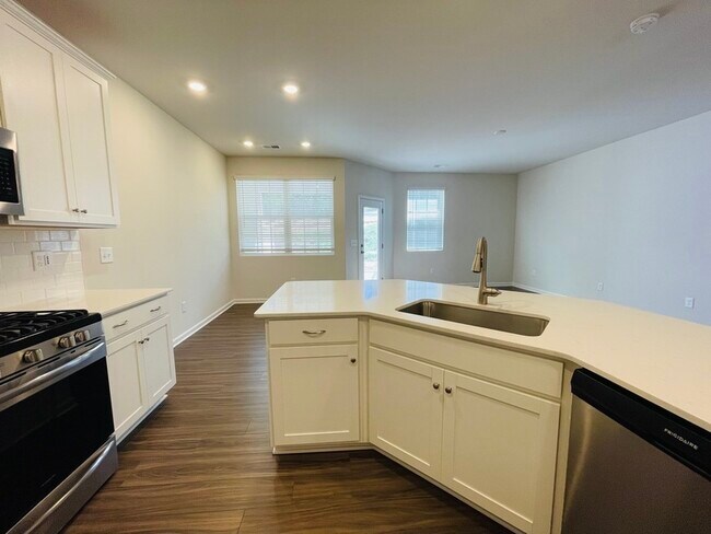 Building Photo - 14115 Castle Nook