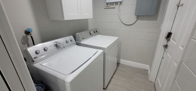 Foto del edificio - 694 Douglas Ave