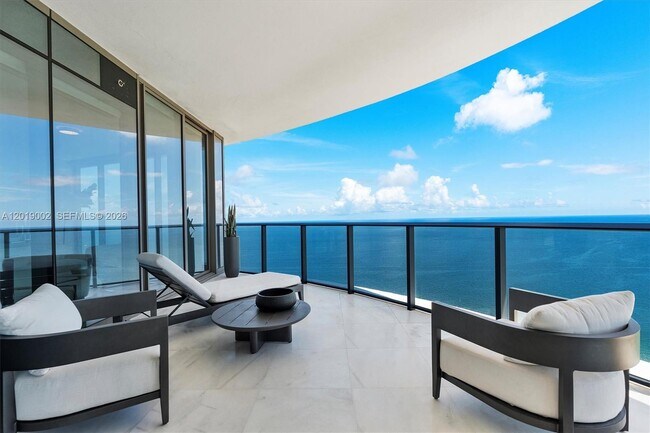 Foto del edificio - 15701 Collins Ave