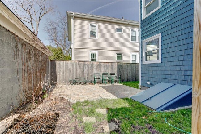 Building Photo - 32 Bayard St