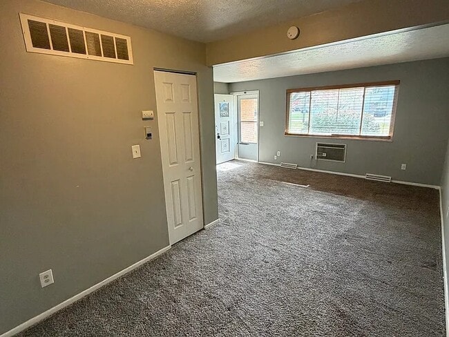 Foto del edificio - 2472 Warren Pky