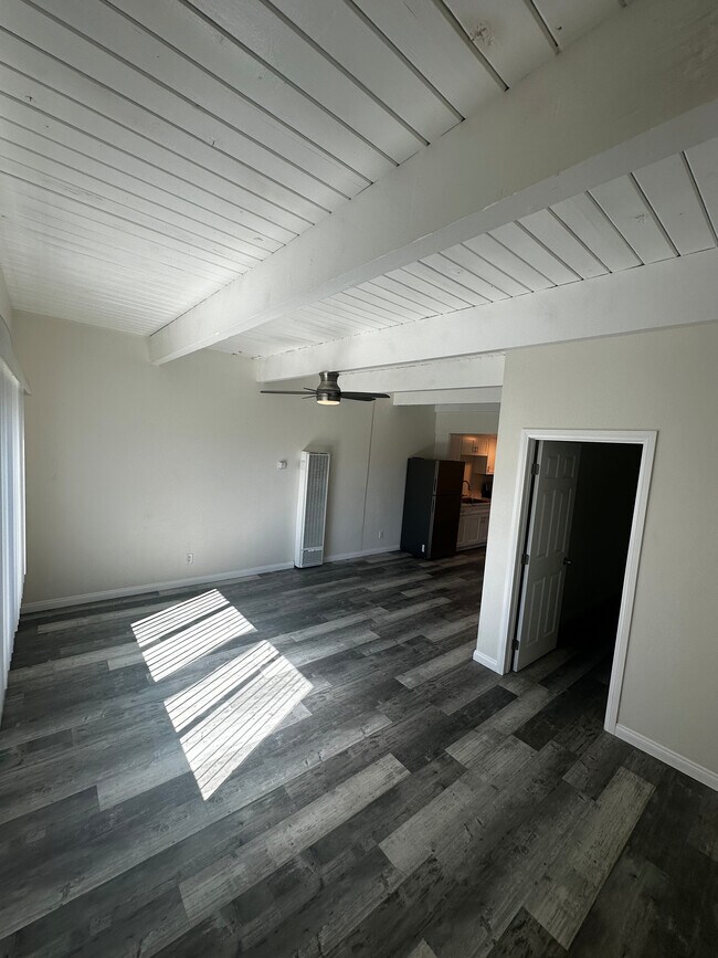 Building Photo - 324 Leatrice Ln