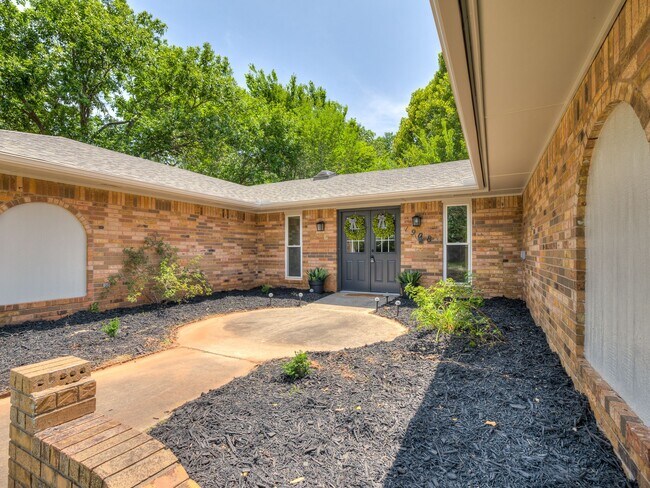 Building Photo - 1908 E Willow Creek Terrace