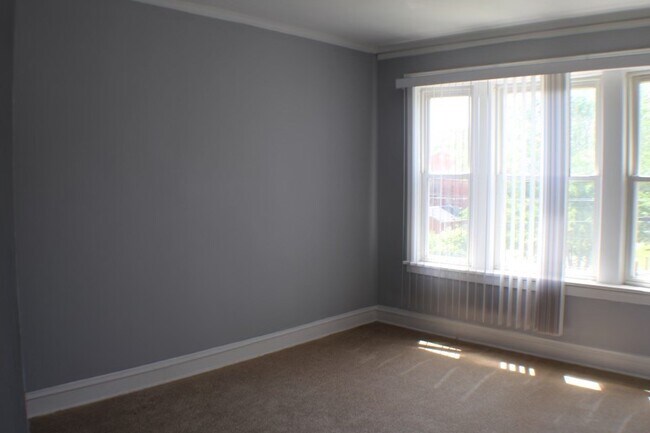 Foto del edificio - 1427 E 67th Pl