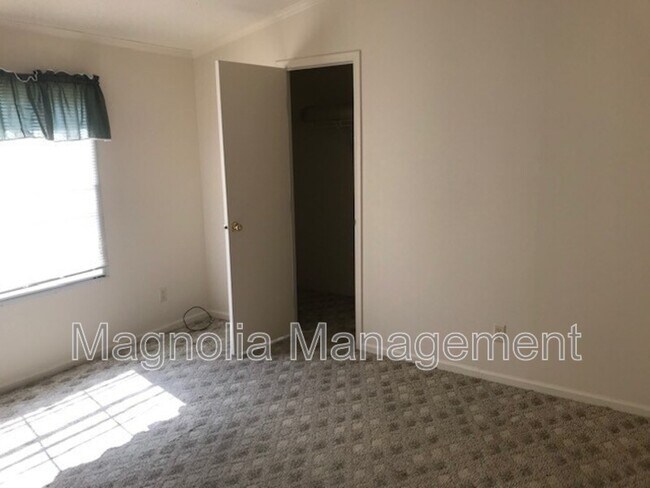 Foto del edificio - 1308 Stagecoach Rd