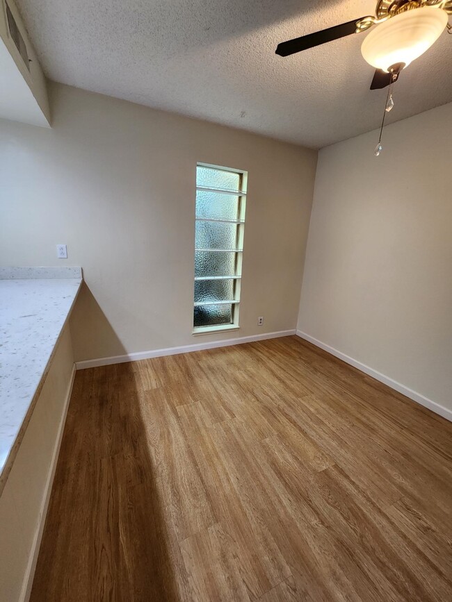 Building Photo - 5458 Roundtree Dr