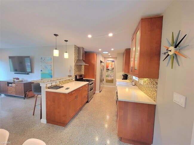 Foto del edificio - 3 br, 2 bath House - 425 NE 28th St