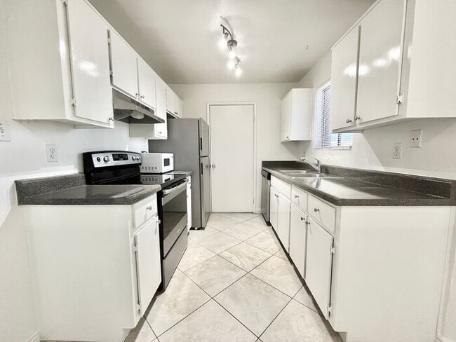 Building Photo - 16818 N 56th St
