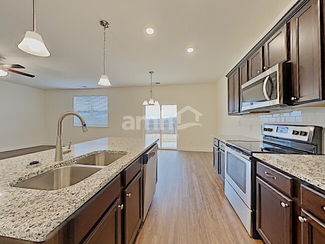 Building Photo - 4321 Longfellow Dr