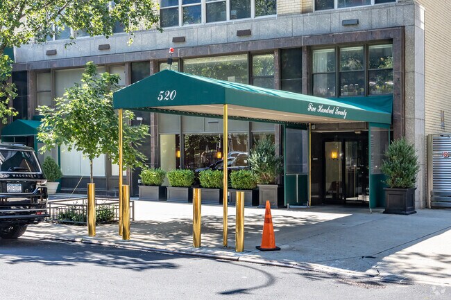 Entrance - 520 E 72nd St