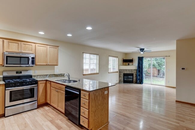 Foto del edificio - 3-bedroom, 2.5-bathroom Pet Friendly Home