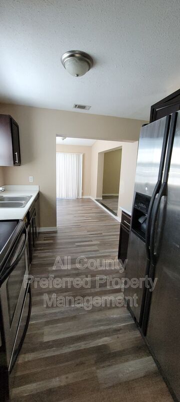 Building Photo - 977 Bouganvillea Dr
