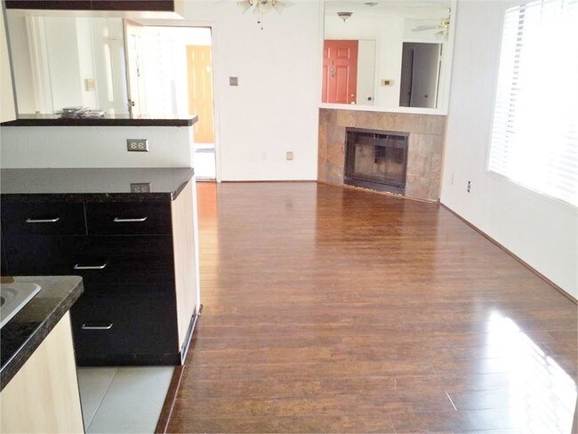 Foto del edificio - 2750 Holly Hall St