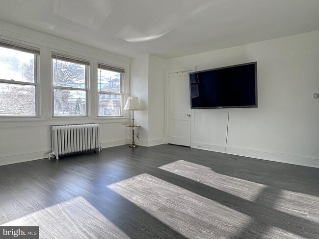 Foto del edificio - 411 Burmont Rd