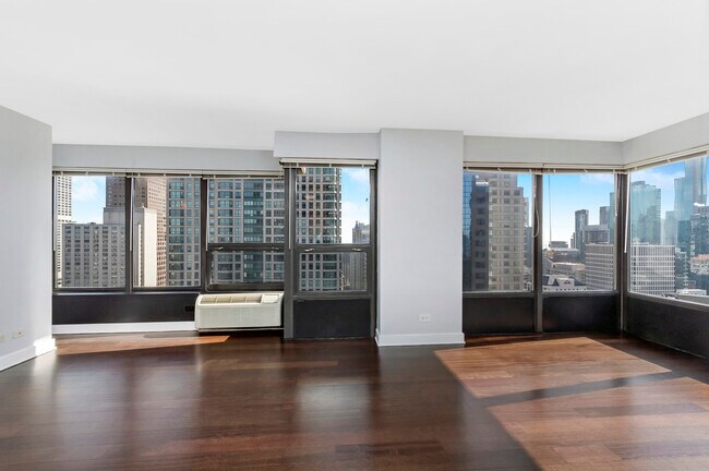 Foto del edificio - 30 E Huron St