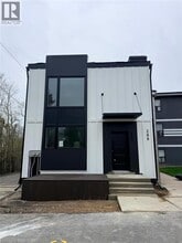 Building Photo - 288 Oakwood Crescent