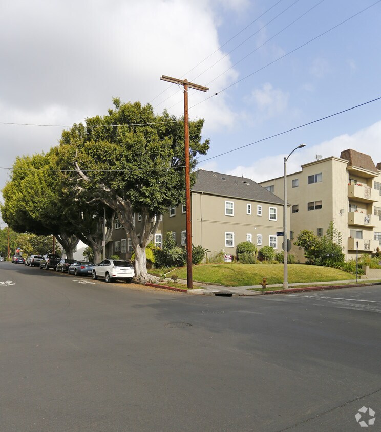 Primary Photo - 4555 W 4th St