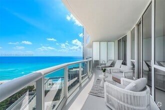 Building Photo - 16001 Collins Ave